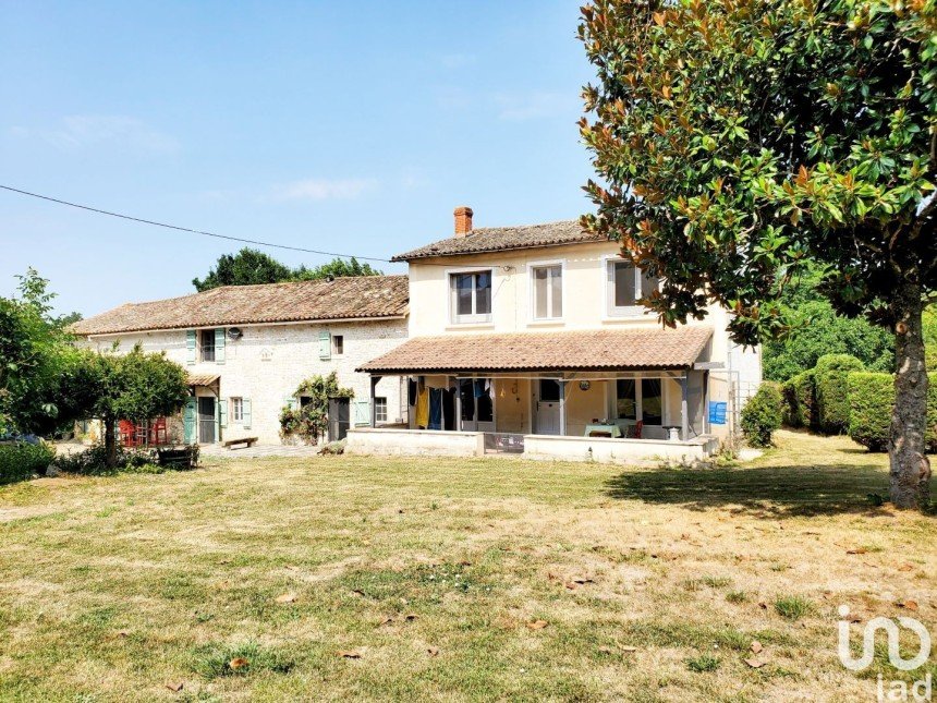 Maison 9 pièces de 225 m² à Melle (79500)