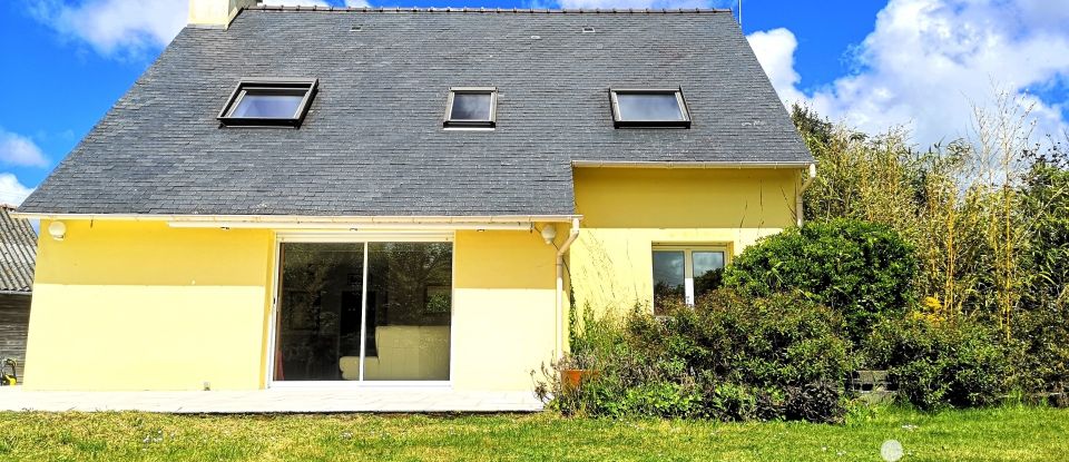 House 6 rooms of 132 m² in Plonéour-Lanvern (29720)