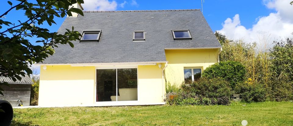 House 6 rooms of 132 m² in Plonéour-Lanvern (29720)