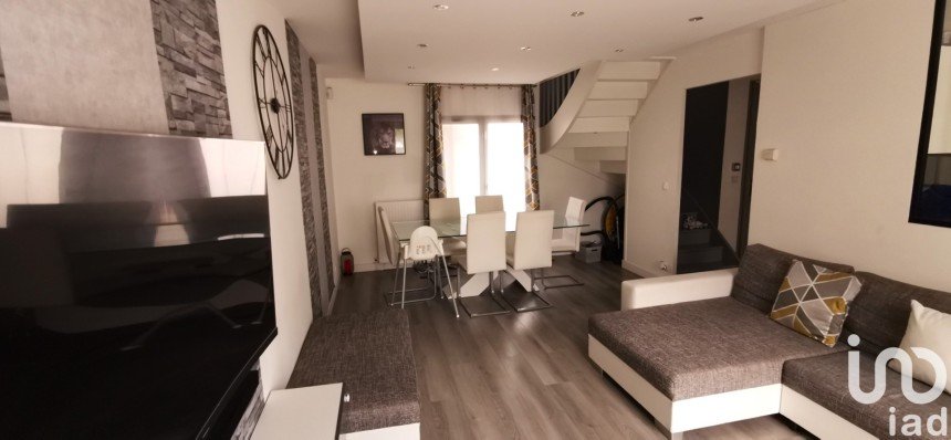 Maison traditionnelle 6 pièces de 95 m² à Vert-Saint-Denis (77240)