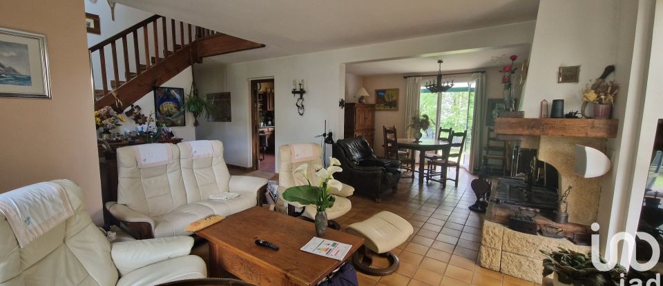 Traditional house 6 rooms of 173 m² in Boussy-Saint-Antoine (91800)