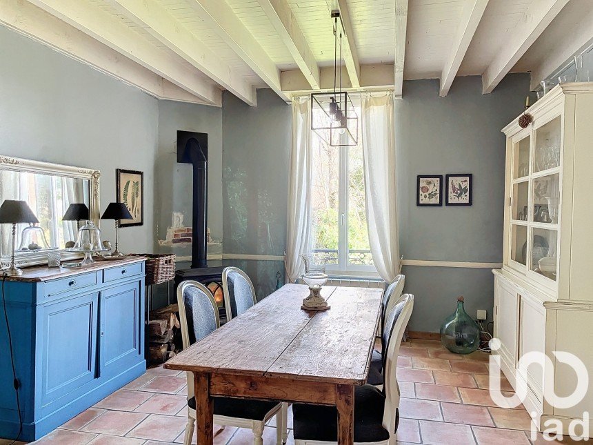 Maison 5 pièces de 112 m² à Saint-Seurin-sur-l'Isle (33660)