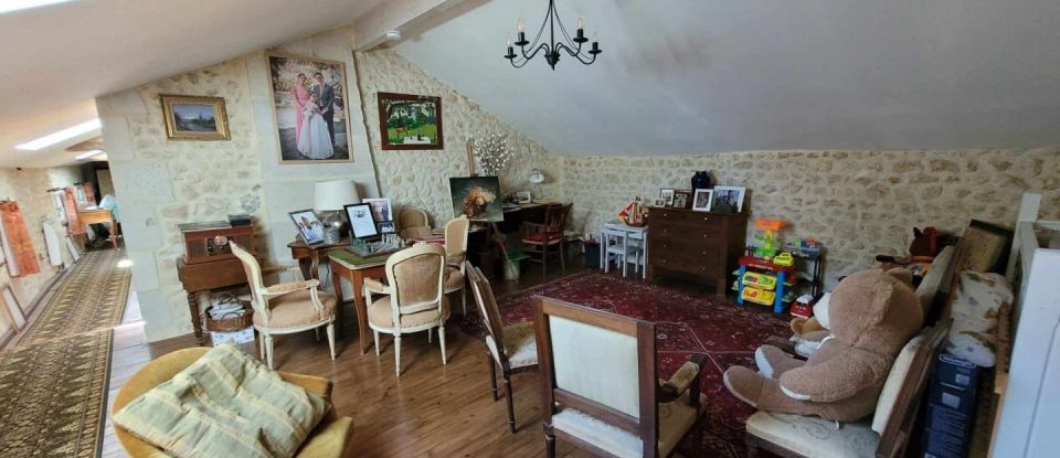 House 5 rooms of 155 m² in Saint-Bonnet-sur-Gironde (17150)