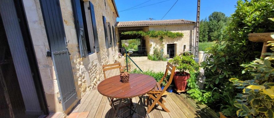 House 5 rooms of 155 m² in Saint-Bonnet-sur-Gironde (17150)