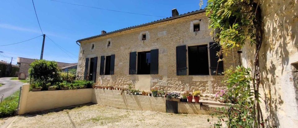 House 5 rooms of 155 m² in Saint-Bonnet-sur-Gironde (17150)