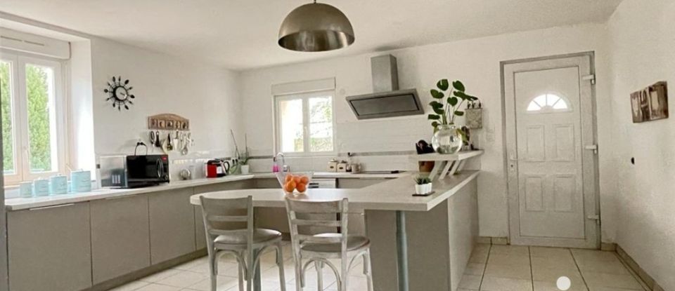 Town house 5 rooms of 105 m² in Nantes (44300)