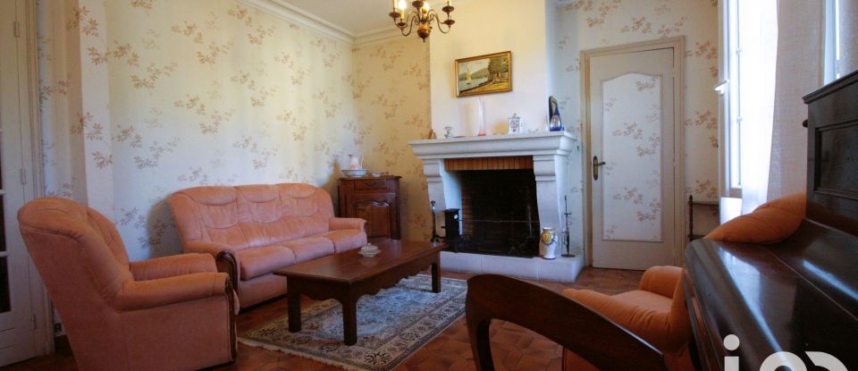 Traditional house 5 rooms of 160 m² in Saint-Symphorien (33113)