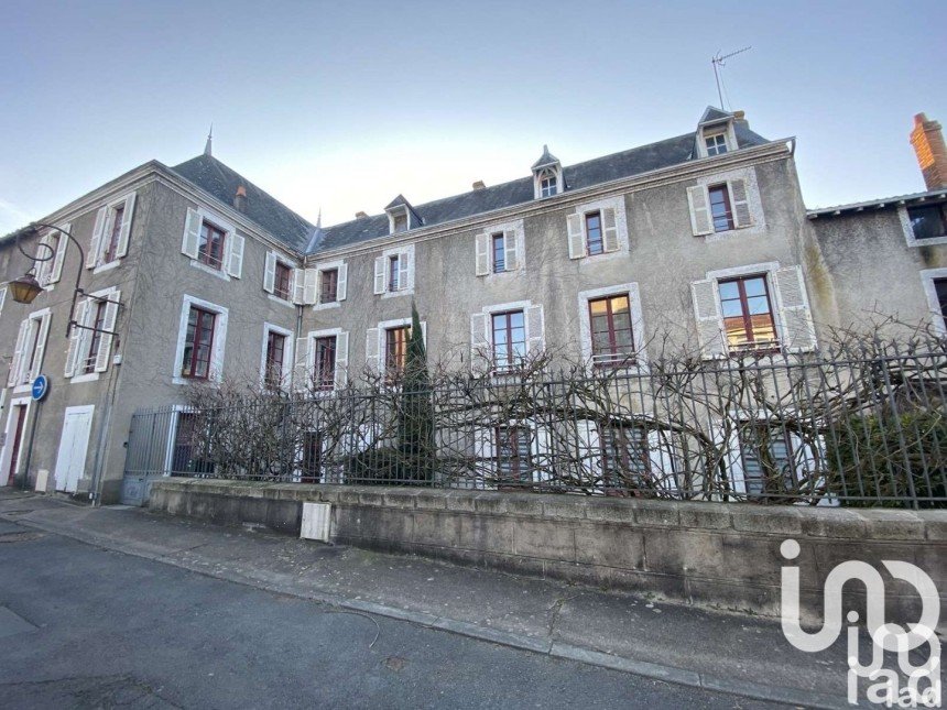 Appartement 4 pièces de 137 m² à Parthenay (79200)