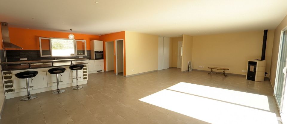 House 6 rooms of 157 m² in Bourg (33710)