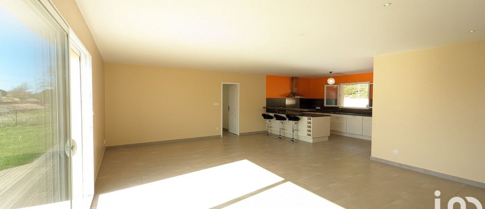 House 6 rooms of 157 m² in Bourg (33710)