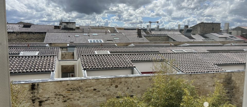 Appartement 3 pièces de 67 m² à Bordeaux (33300)