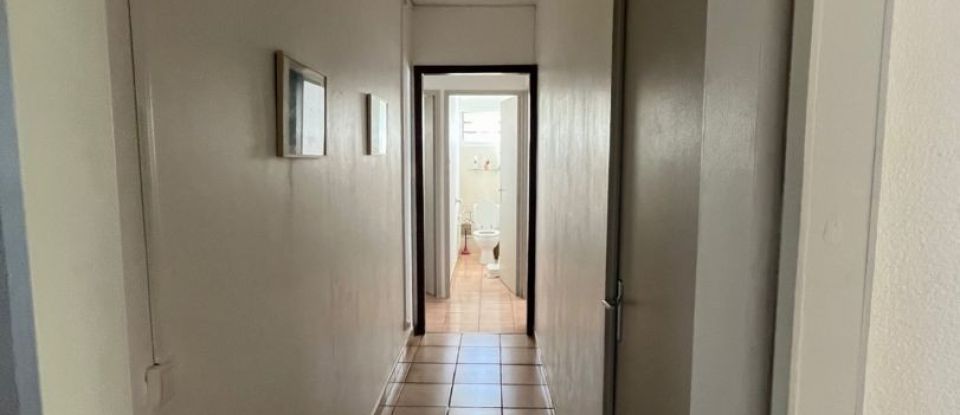 House 6 rooms of 130 m² in Saint-Denis (97490)