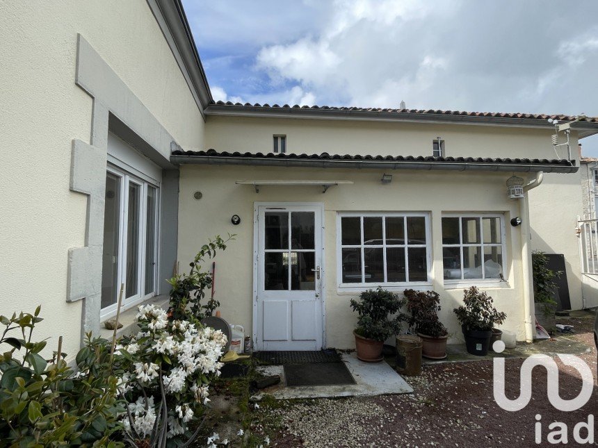 Maison 3 pièces de 115 m² à Sauzé-Vaussais (79190)