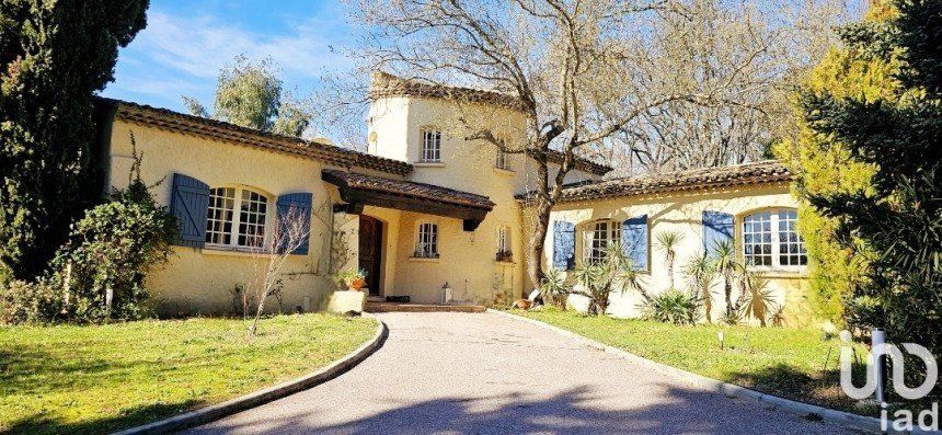 Maison traditionnelle 6 pièces de 220 m² à Garéoult (83136)