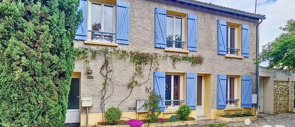 Village house 6 rooms of 127 m² in Fontenay-le-Fleury (78330)