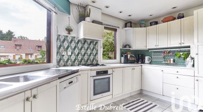 Maison 8 pièces de 180 m² à Voisins-le-Bretonneux (78960)