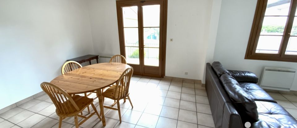 House 4 rooms of 90 m² in Saint-Pierre-lès-Nemours (77140)