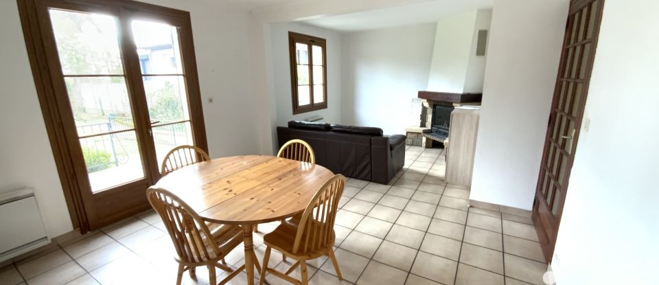 House 4 rooms of 90 m² in Saint-Pierre-lès-Nemours (77140)