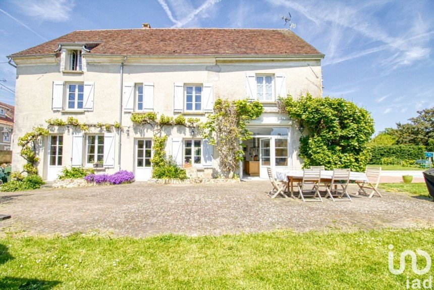 House 6 rooms of 275 m² in Magny-le-Hongre (77700)