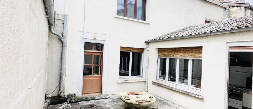 Town house 5 rooms of 157 m² in Nogent (52800)