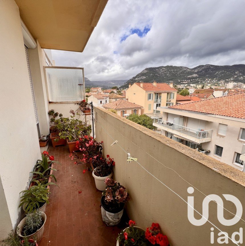 Apartment 1 room of 27 m² in Toulon (83200)