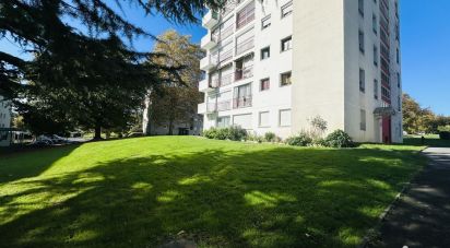 Apartment 3 rooms of 57 m² in Mourenx (64150)