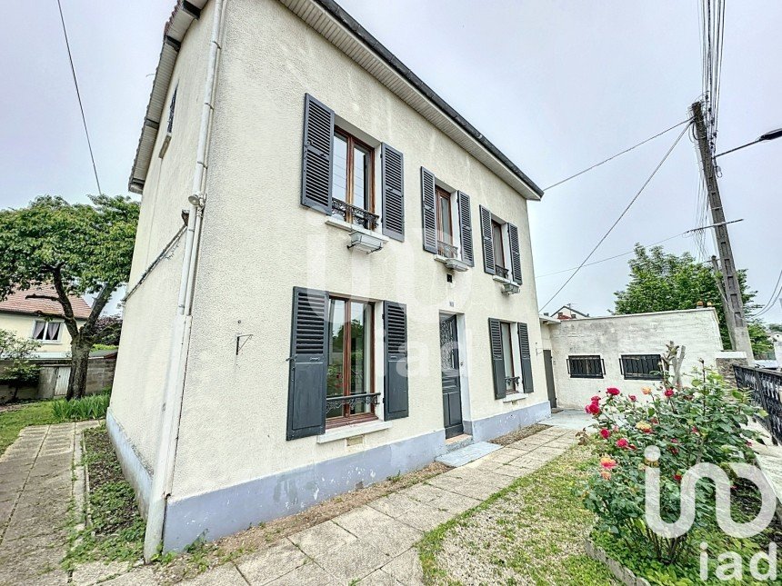 House 8 rooms of 140 m² in Gretz-Armainvilliers (77220)