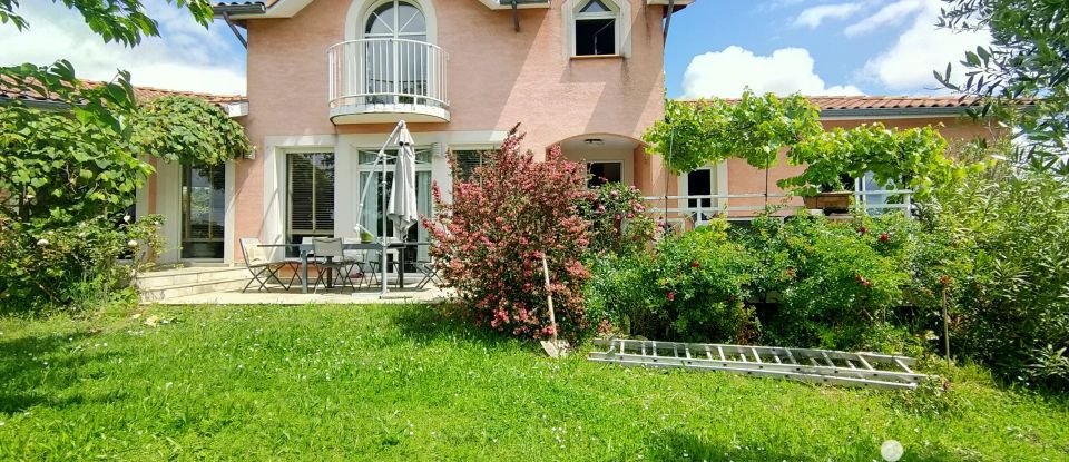 Traditional house 7 rooms of 335 m² in Villeneuve-de-Rivière (31800)