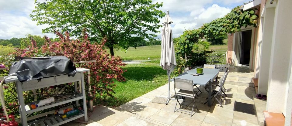 Traditional house 7 rooms of 335 m² in Villeneuve-de-Rivière (31800)