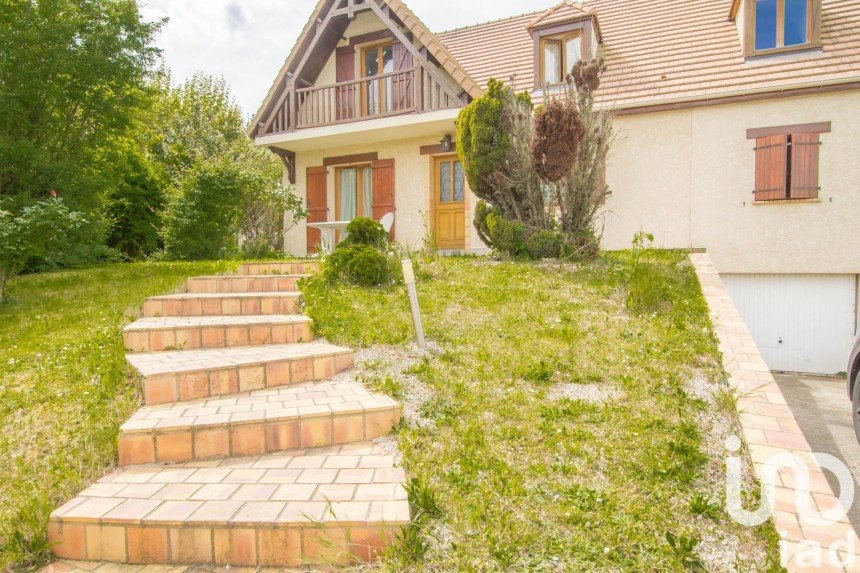 Maison 8 pièces de 166 m² à Montlhéry (91310)