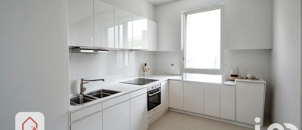 Apartment 3 rooms of 69 m² in Saint-Denis (93200)