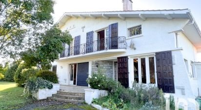 Maison 9 pièces de 274 m² à Pau (64000)