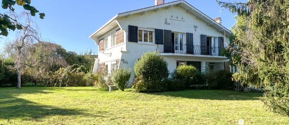 Maison 9 pièces de 274 m² à Pau (64000)