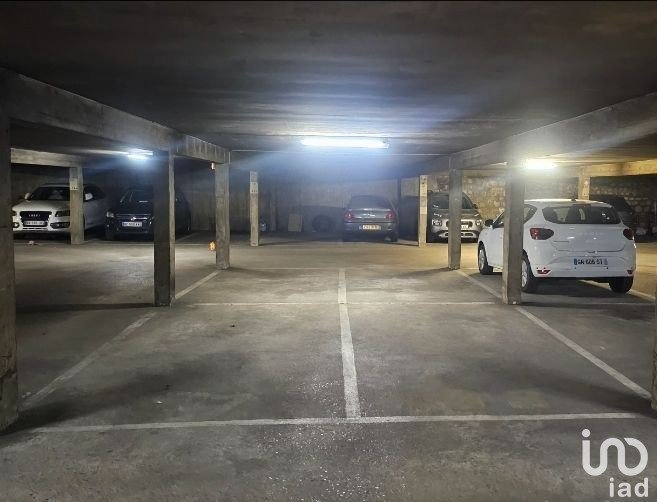 Parking/garage/box de 15 m² à Puteaux (92800)