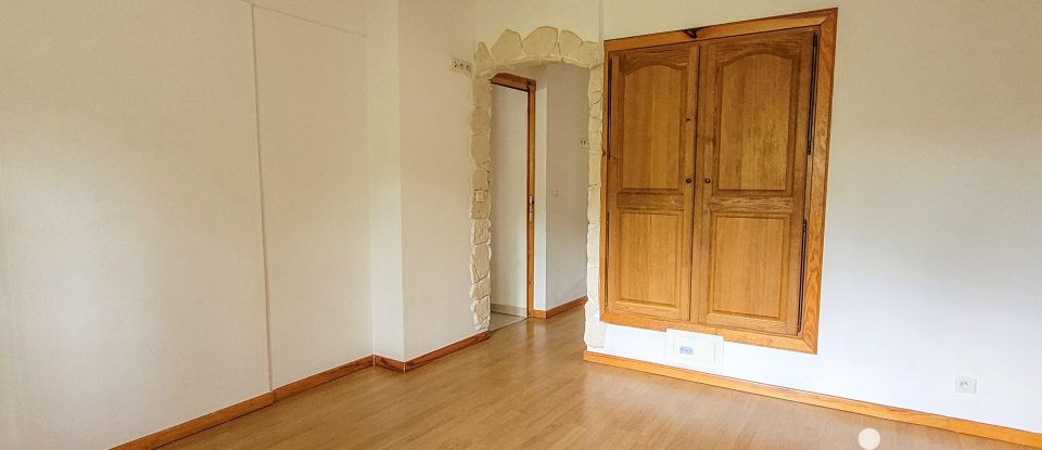 Traditional house 5 rooms of 156 m² in Varages (83670)