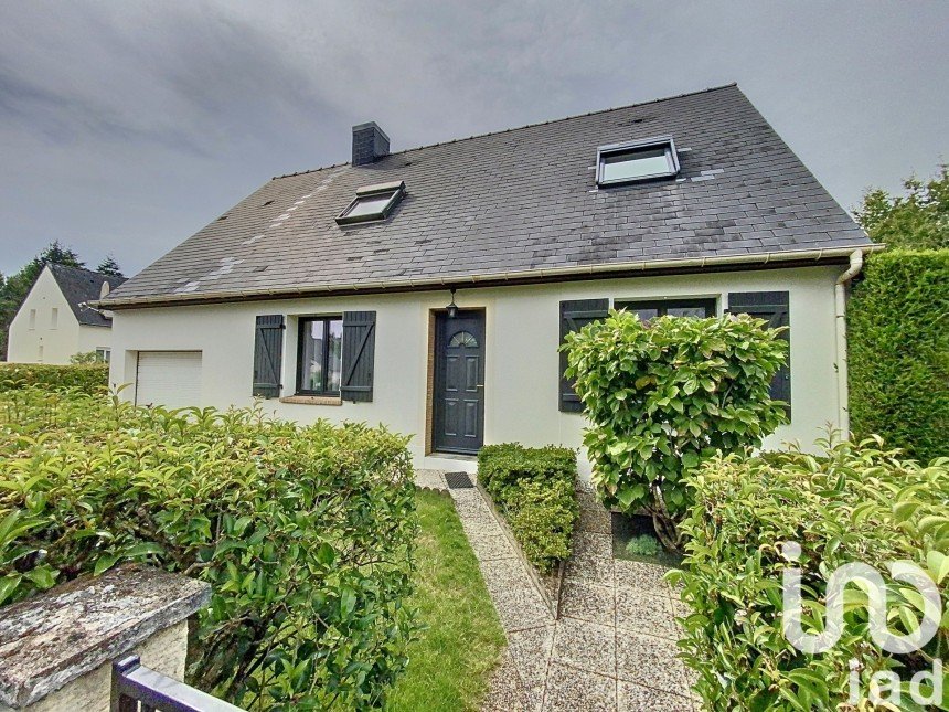 House 5 rooms of 103 m² in Sautron (44880)