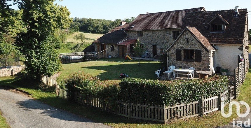 Country house 8 rooms of 243 m² in Bussière-Galant (87230)