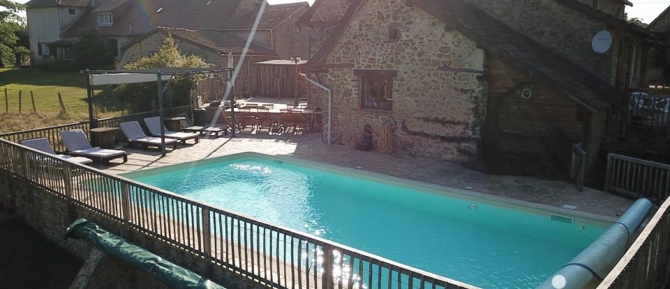 Country house 8 rooms of 243 m² in Bussière-Galant (87230)