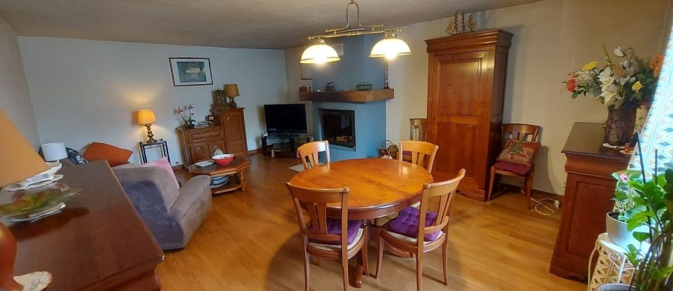 House 6 rooms of 165 m² in Fétigny (39240)