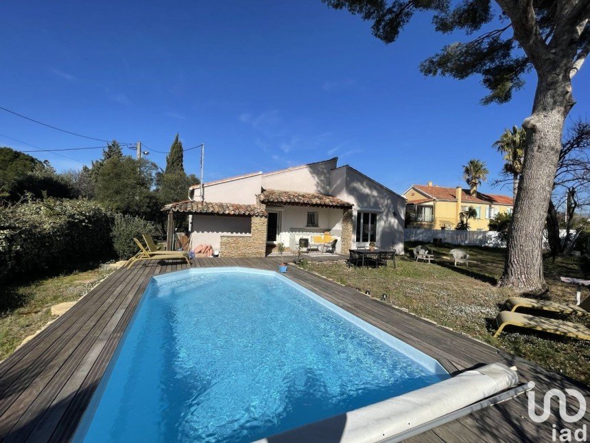 House 4 rooms of 110 m² in Saint-Cyr-sur-Mer (83270)