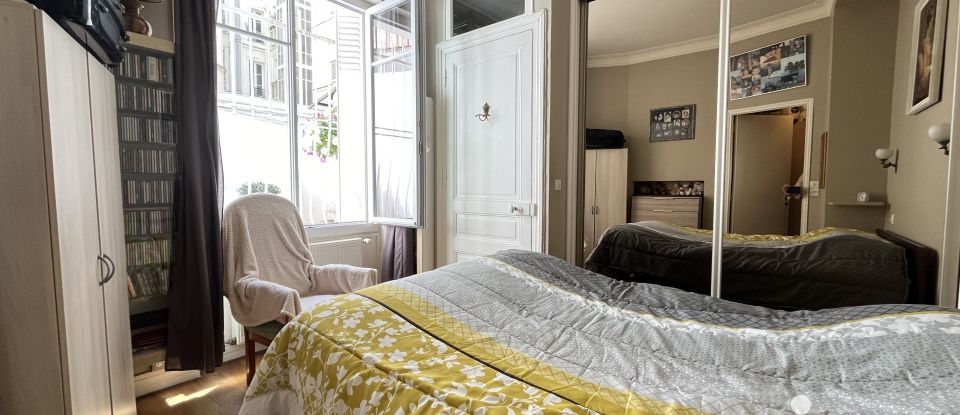 Apartment 2 rooms of 55 m² in Paris (75008)