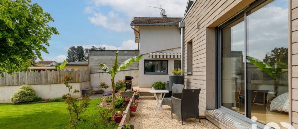 House 6 rooms of 145 m² in Craponne (69290)