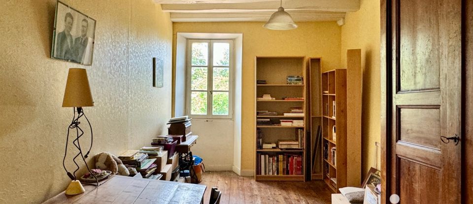 House 5 rooms of 182 m² in Fouqueure (16140)