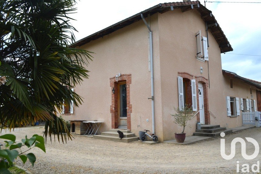 Maison traditionnelle 9 pièces de 235 m² à Chavannes-sur-Reyssouze (01190)