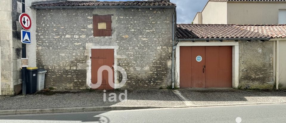 House 4 rooms of 118 m² in Saint-Hippolyte (17430)