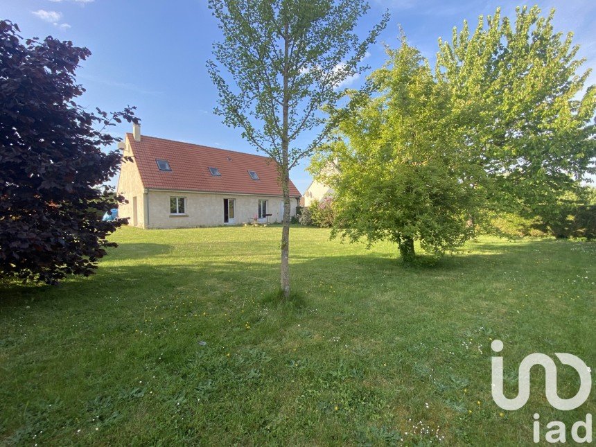 Traditional house 5 rooms of 145 m² in Sains-en-Amiénois (80680)