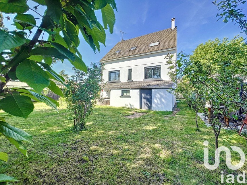 Maison traditionnelle 5 pièces de 115 m² à Gretz-Armainvilliers (77220)