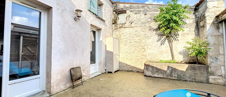 Village house 3 rooms of 71 m² in Courçon (17170)