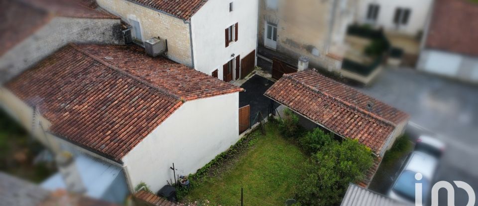 Maison de village 7 pièces de 165 m² à Aigre (16140)
