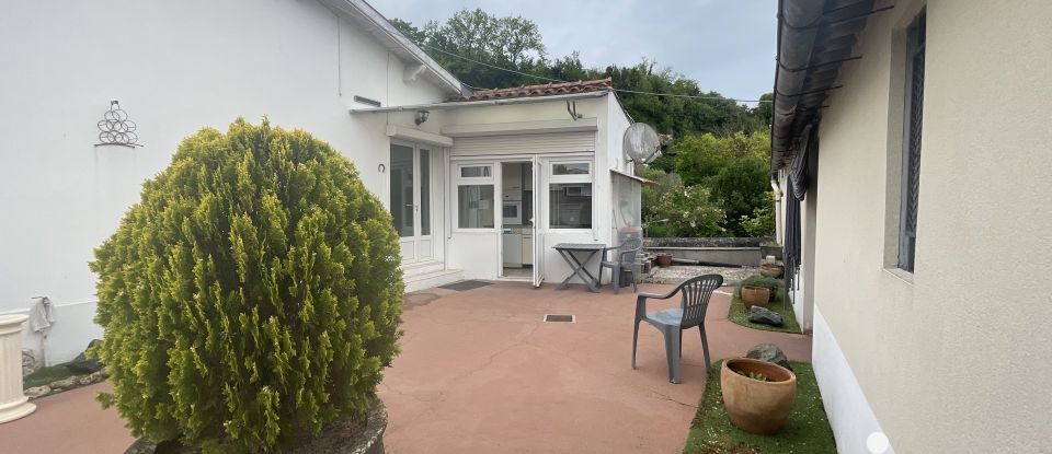 Town house 3 rooms of 75 m² in Mortagne-sur-Gironde (17120)